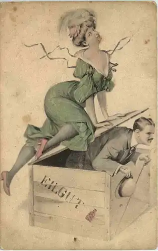 Humor - Frau stopft Mann in die Kiste -652498