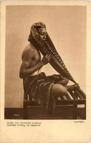 JAva - Javanese binding his headcloth -652970