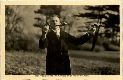 Hannover - Der Vogelfreund im Königsgarten Herrenhausen -653138