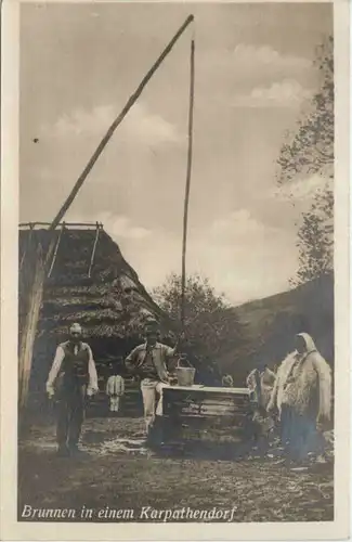 Brunnen in einem Karpathendorf -653870