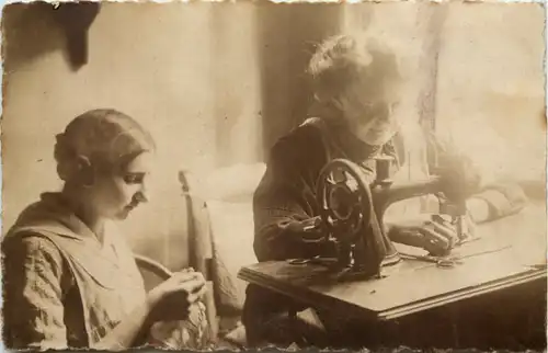 Näherinnen - Nähmaschine -653756