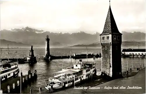 Lindau, Hafen und alter Leuchtturm -532340