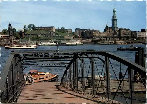 Hamburg, Hafen, Jugendherberge und Michel -533304