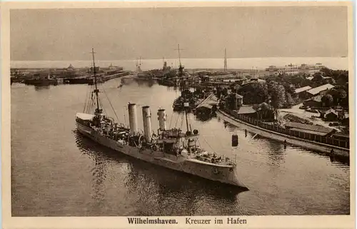 Wilhelmshaven, Kreuzer im Hafen -533964