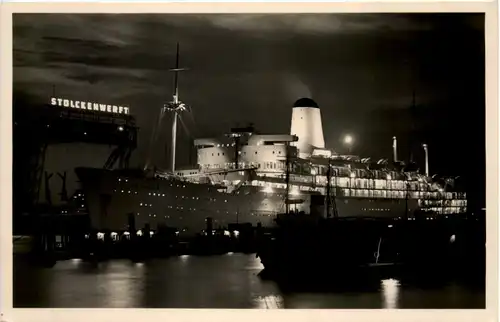 Hamburg - Passagierschiff Arcadia im Hafen -654292