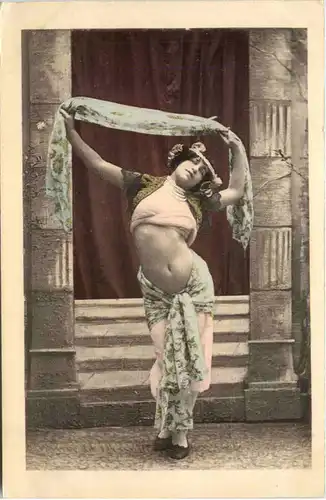 Frau - Bauchtanz -655150