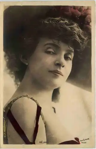 Frau im Kleid - Reutlinger PAris -655136