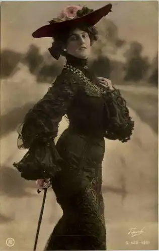 Frau im Kleid -655134