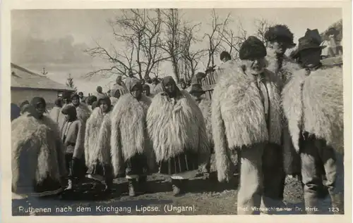 Ruthenen nach dem Kirchgang Lipcse - Hungary -655238