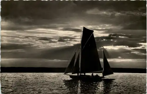 Am Ammersee, Gute Fahrt, der Albatros im Abendschein -535500