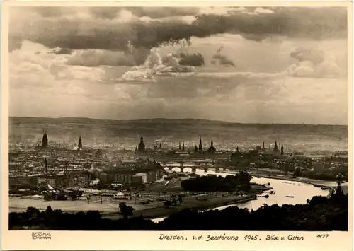 Dresden, v.d. Zerstörung 1945, Blick von Osten -537116
