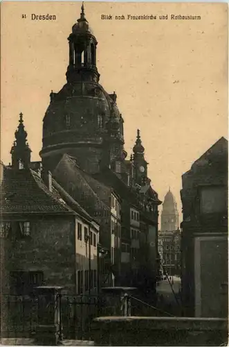 Dresden, Blick nach Frauenkirche und Rathausturm -537240