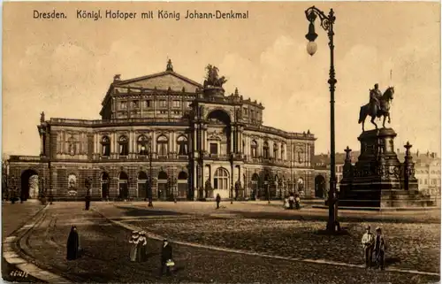 Dresden, Kgl. Hofoper mit König Johann-Denkmal -537544