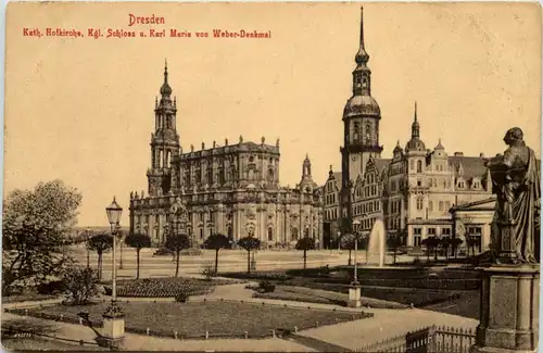 Dresden, Hofkirche und Schloss und Karl Maria von Weber-Denkmal -537534