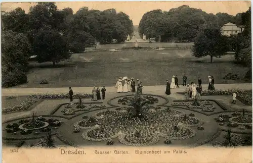 Dresden, Kgl. Grosser Garten, Blumenbeet am Palais -537974