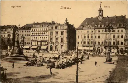 Dresden, Rathaus, Siegesdenkmal -538502