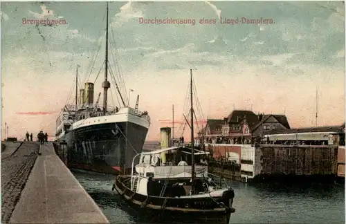 Bremerhaven, Durchschleusung eines Lloyd-Dampfers -539162