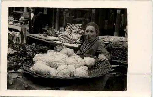 Markt Verkäuferin -656068