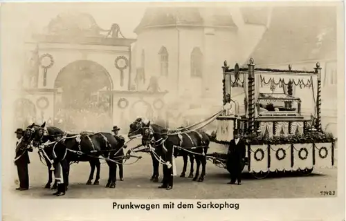 Altötting - Prunkwagen mit dem Sarkophag -656300