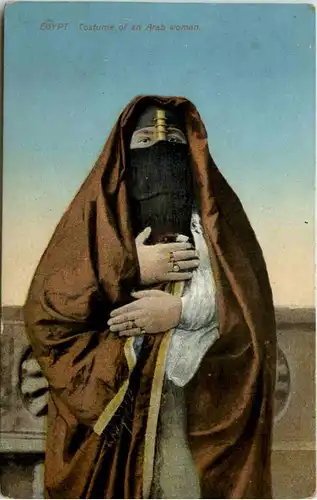 Egypt - Costume on an Arab woman -657174