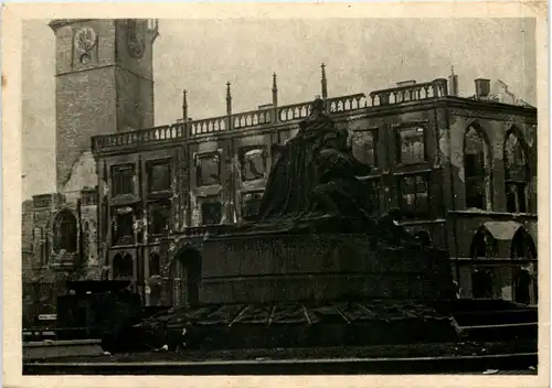 Staromestska radnice po boji -657432