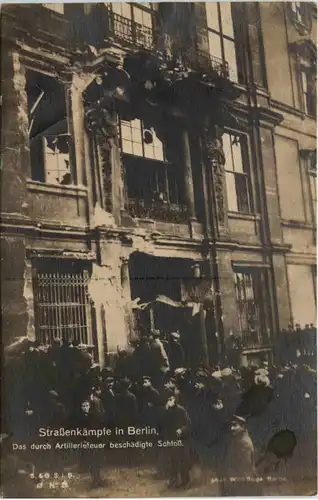 Strassenkämpfe in Berlin - Zerstörungen am Schloss -657724