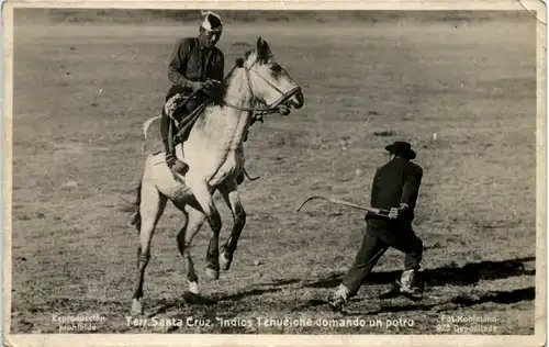 Argentina - Terr. Santa Cruz - Indios Tehuelche domando un potro -657864