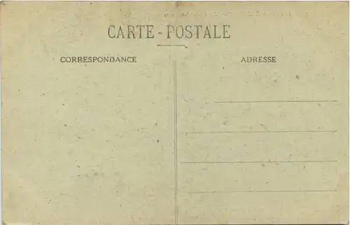 Nomades devant leur tente -657820