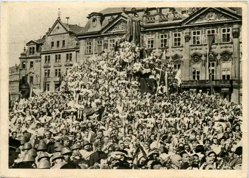 Husuv pomnik pri projevu vlady na Staromestskem namesti -657412