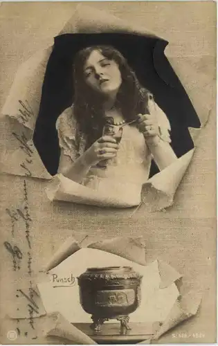 Frau mit Punsch -656444