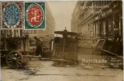 Berlin Strassenkämpfe - Barrikade -657728