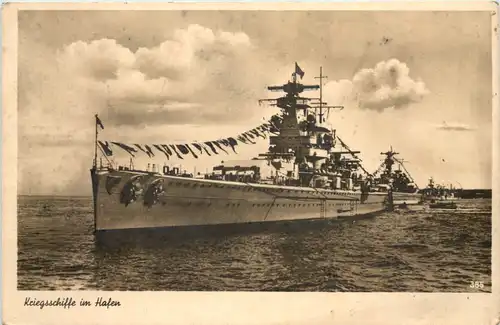 Kriegsschiffe im Hafen - 3. Reich -658478