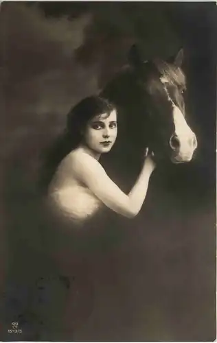 Frau mit Pferd -658816