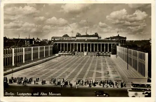 Berlin . Lustgarten und Ates Museum -658668