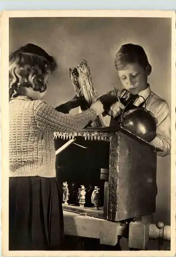 Kinder basteln Spielzeug -659274