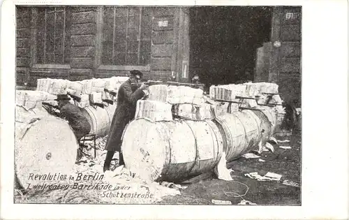 Revolution in Berlin - Zweifronten Barrikade in der Schützenstrasse -661208