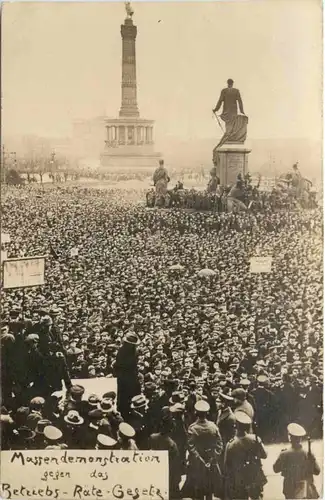 Berlin - Massendemonstration gegen das Betriebs Räte Gesetz -661176