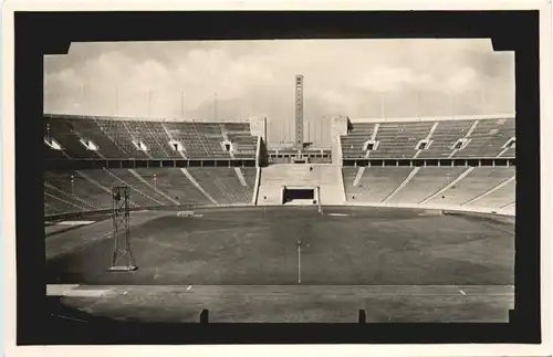 Berlin - Reichssportfeld - Glockenturm -663462