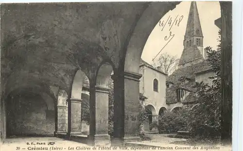 Cremieu, Les Cloitres et l`Hotel de Ville -539490