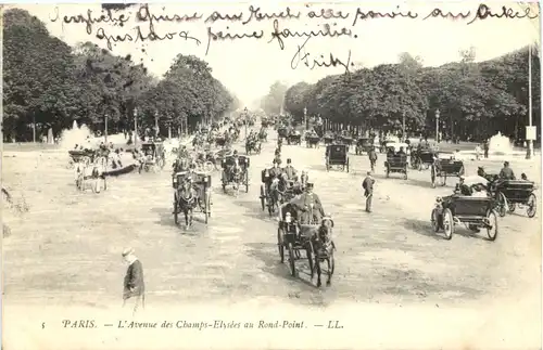 Paris, LÀvenue des Champs-Elysees au Rond-Point -540042