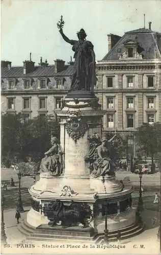 Paris, Statue et Place de la Republique -540256