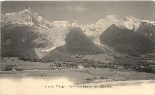 Chamonix, Village et Glacier des Bossons pres Chamonix -540400