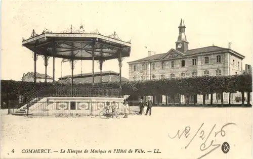 Commercy, Le Kiosque de Musique et l`Hotel de Ville -540756