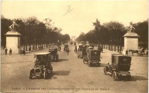 Paris, LÀvenue des Champs-Elysees -541026