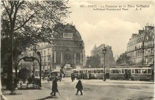 Paris, La Fontaine de la Place St-Michel -541262