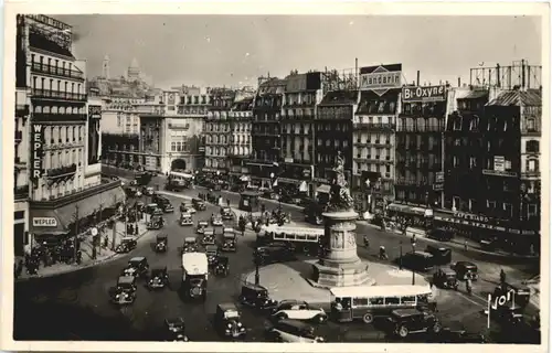 Paris, en flauant, Place Clichy -539978