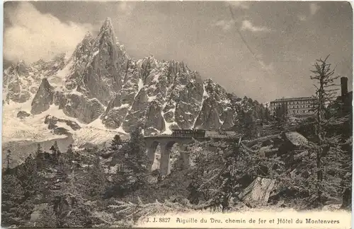 Chamonix, Aiguille du Dru, chemin de fer et Hotel du Montenvers -540438