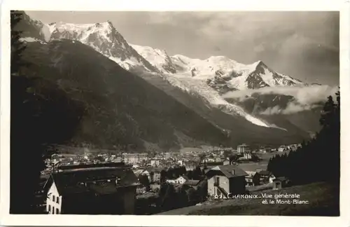 Chamonix, Vue generale et le Mont-Blanc -540470