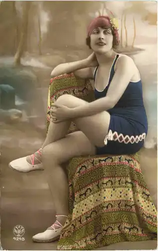 Frau in Badeanzug -665516