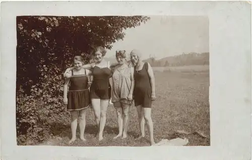 Frauen in Unterwäsche -665526